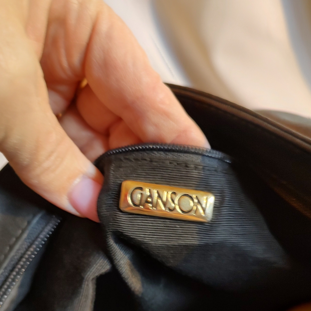 Elegant Black Leather Shoulder Bag - Picture 4 of 12